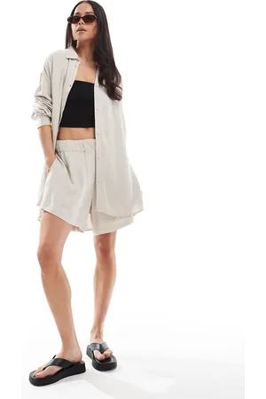 Weekday – Ava – Shorts aus Leinenmix in Wollweiß
