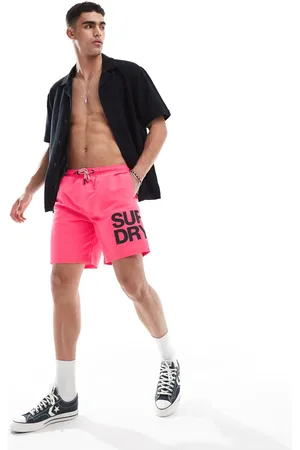 Superdry – Badeshorts in Shocking Pink mit Sportswear-Logo, 17 Zoll Schrittlänge
