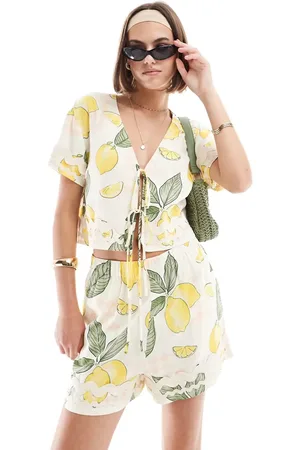 ASOS – Pull-on-Shorts mit Zitronen-Print und Zickzack-Borte