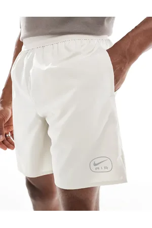Nike – Air – Lauf-Shorts in Beige