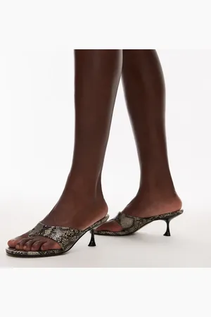 Topshop – Isabella – Zehensteg-Pantolette mit Schlangenmuster und mittelhohem Absatz
