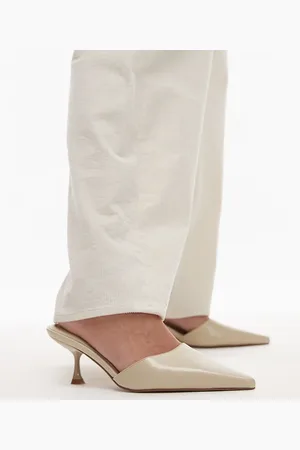 Topshop – Dorota – Spitze Mules in Cremeweiß mit Kitten-Absatz