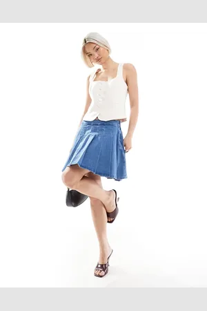 Pieces® – Plissierter Mini-Denim-Rock in hellblauer Waschung