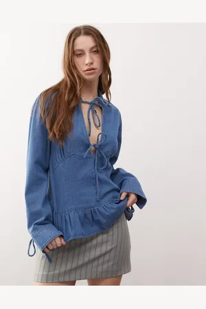Reclaimed – Langärmliges Jeans-Oberteil in Mittelblau mit gebundener Vorderseite und Schößchensaum