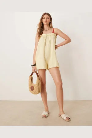 ASOS – Callie – Trägerloser Playsuit in Buttermilch aus grob gewebter Baumwolle mit Fransen