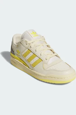 adidas – Forum Low CL – Sneaker in Cremeweiß, Gelb und Warmer Vanille