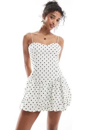 Bershka – Gepunktetes Minikleid in Ecru mit Ballonsaum
