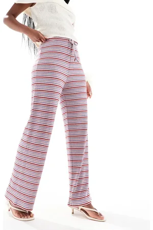 Pieces® – Gerippte Hose in Blau und Burgunderrot gestreift mit weitem Bein