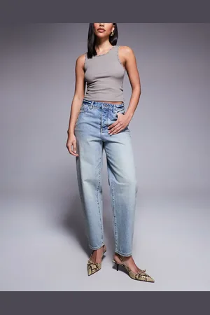 Armani Exchange – Schmal zulaufende Karotten-Jeans in Hellblau