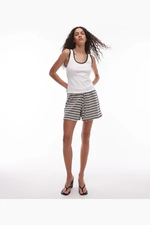 Topshop – Strukturierte, gestreifte Shorts in -Weiß