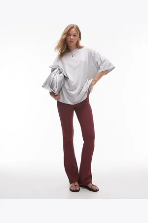 Topshop – Gerippte Skinny Fit Schlaghose in Burgunderrot