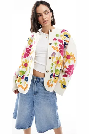 ASOS – Kragenlose Jacke in Ecru mit Stickerei