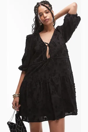 & OTHER STORIES – Besticktes Minikleid in mit gebundener Vorderseite und Stufensaum