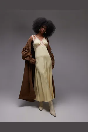 Topshop – Midikleid in Zitronengelb mit Spitzeneinsatz in Pfirsichrosa und plissierter Brustpartie