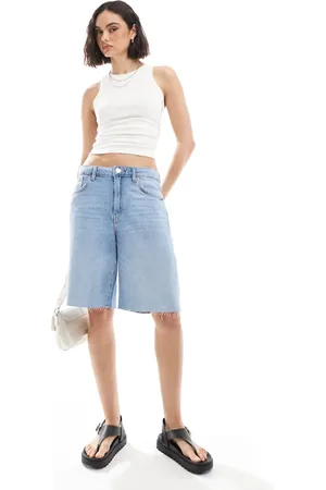 Pull&Bear – Longline-Jeans-Shorts in Hellblau mit abgeschnittenem Bein
