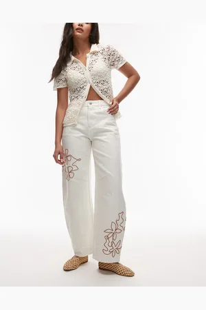 Topshop – Barrel Jeans in Ecru mit roter Stickerei