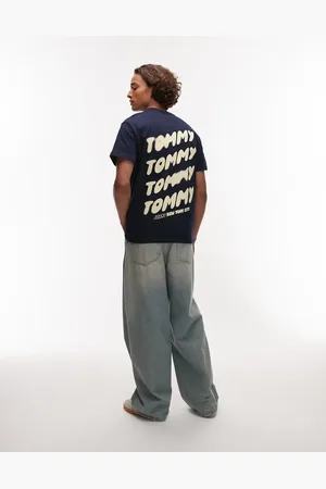 Tommy Hilfiger – T-Shirt in und Gelb mit plastischem Rückenprint
