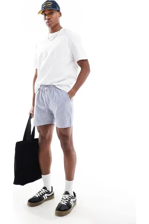 Another Influence – Lässig geschnittene Shorts in Blau und Weiß gestreift