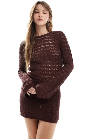 Miss Selfridge – Langärmliges Minikleid aus Häkelstoff in Schokobraun mit tiefem Rückenausschnitt