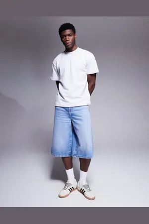 ASOS – Länger geschnittene Jeans-Jorts in verwaschenem Hellblau