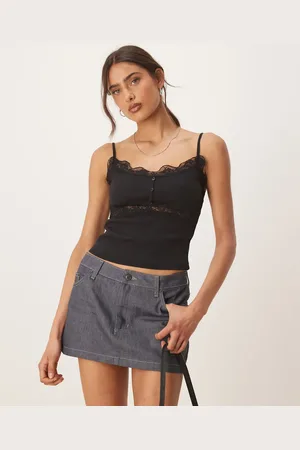 ASOS – Geripptes Camisole in mit Spitze und Knopfdetail