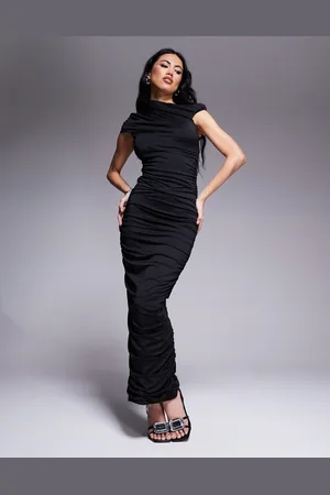 Aria Cove – Doppellagiges und figurbetontes Maxikleid in mit Off-Shoulder-Träger und Raffung