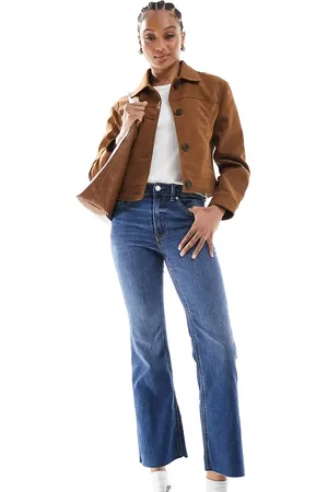 Stradivarius Tall – D78 – Ausgestellte Cropped-Jeans in mittelblauer Waschung