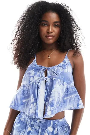 Monki – Vorn gebundenes Pyjama-Camisole aus Popeline in mit französischem Renaissance-Muster, Kombiteil