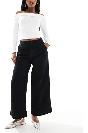 ASOS – Knöchellange Hose in gebürstetem Schwarz mit weitem Bein und Umschlag