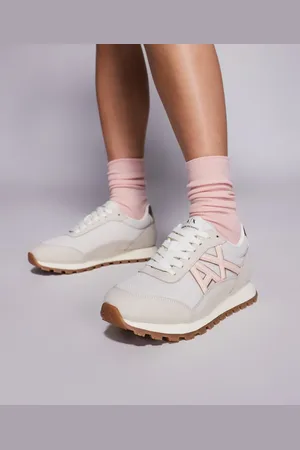 Armani Exchange – Sneaker aus Wildleder-Mix in Cremeweiß und Rosa mit Logo