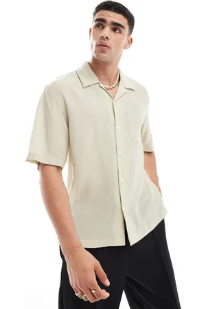 GANT – Kurzärmliges, strukturiertes Relaxed Fit Hemd in Beige mit Camp-Kragen