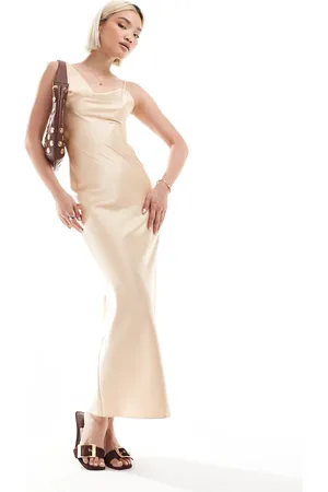 Miss Selfridge – Midi-Trägerkleid aus Satin mit Wasserfallausschnitt