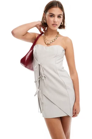 ASOS – Strukturiertes, asymmetrisches Mini-Wickelkleid in Beige mit Nadelstreifen