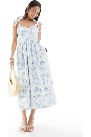 French Connection – Midikleid in Cremeweiß mit gebundenen Trägern und blauem Blumenmuster