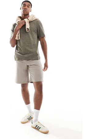 River Island – Studio – Gestreiftes T-Shirt in Khaki