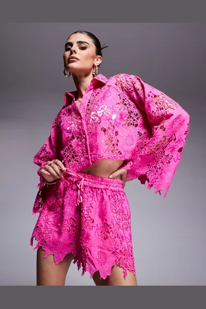 River Island – Shorts in mit Lochmuster und Paillettenverzierung, Kombiteil