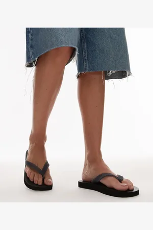 Tommy Hilfiger – Zehenstegsandalen in mit Logo