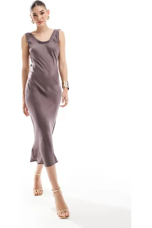 ASOS – Asymmetrisch geschnittenes Träger-Midikleid in Malve mit geripptem Detail am Ausschnitt