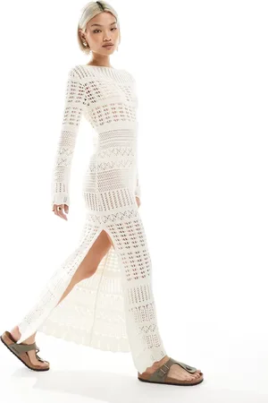 Miss Selfridge – Langärmliges Maxikleid aus Häkelstrick in Creme mit Ringverzierung