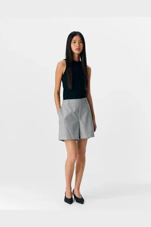 Object – Shorts in Cloud Dancer