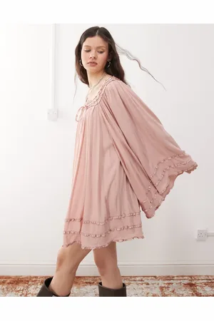 Miss Selfridge – Minikleid in Altrosa mit eckigem Ausschnitt und ausgestellten Ärmeln