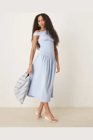 ASOS – Eng anliegendes Midikleid in Babyblau mit Schlitzausschnitt und Taillierung