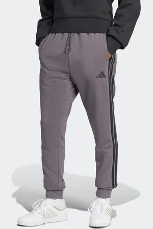adidas – Essentials – Hose aus French Terry in Grey Strata / Schwarz mit den 3 Streifen