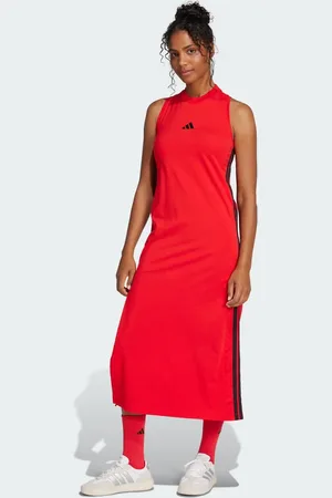 adidas – Essentials – Langes Kleid in Pure Ruby / Schwarz mit Ringerrücken und den 3 Streifen