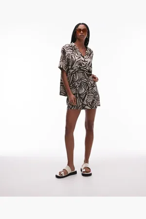 Topshop – Shorts aus Satin in Schokobraun mit Muschelmuster, Kombiteil