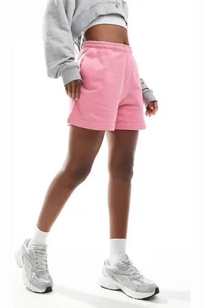 The Couture Club – Shorts in verwaschenem mit Emblem