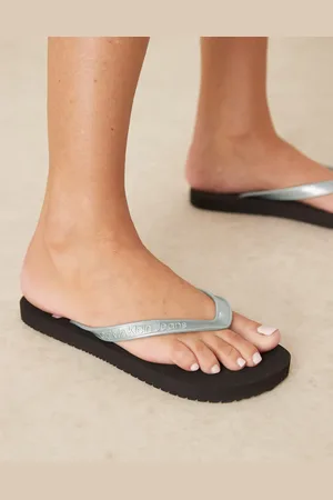 Calvin Klein – Zehenstegsandalen in und Hellblau mit Logo