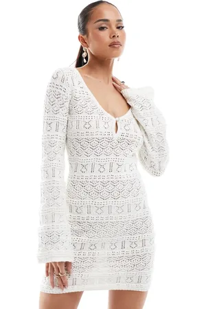 Bershka – Gehäkeltes Minikleid in Ecru mit Schlüssellochausschnitt