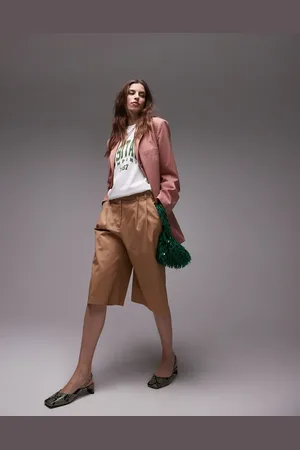 Topshop – Longline-Shorts in Kamelbraun in 3/4-Länge mit doppelten Bundfalten