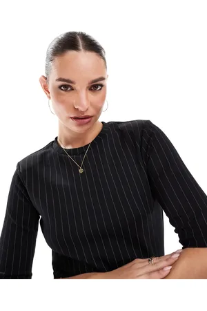 French Connection – Regina – Figurbetontes T-Shirt in mit Nadelstreifen, Kombiteil
